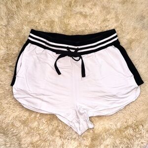 Black & White Pull On Lounge Shorts w Pockets and Waist tie